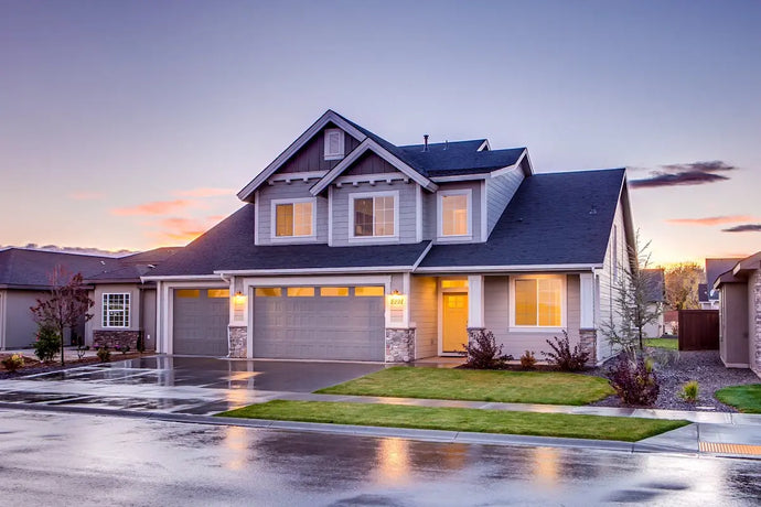 The Essential Tips to Protecting Your Home from Hurricane damage with a DIY Garage Door Brace